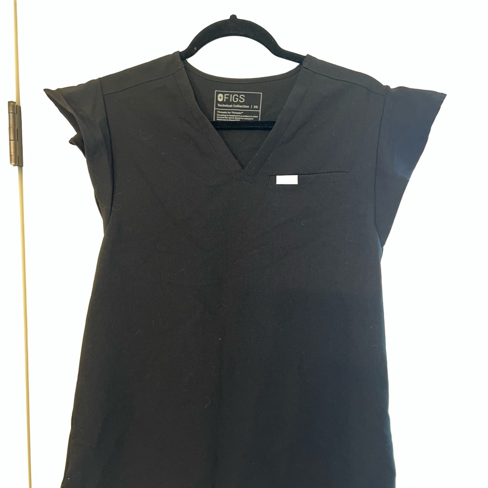 Figs Black Natal Flutter Sleeve Scrub Top XS